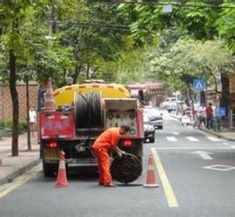 蘇州下水管道氣囊堵漏 潛水員施工管道封堵
